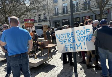La mobilisation de vendredi a permis de montrer au grand public les produits locaux issus de l'irrigation.