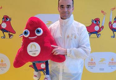 Le 3 avril dernier, les relayeurs sélectionnés pour la Poste, dont Yonni Hervé, ont été reçus à Paris par Philippe Wahl, son PDG.