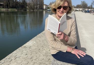 Anne Frangeul s'active désormais à la diffusion de son ouvrage. "Ce qui m'intéresse, c'est la rencontre avec les lecteurs", explique celle qui est en train d'imaginer des séances de dédicaces particulières.