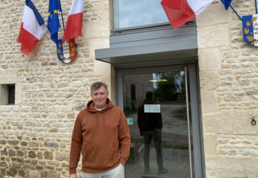 Jean-François Renoux, maire d'Azay-le-Brûlé, a pris le parti d'opter pour une énergie renouvelable qui assure un débouché durable pour les agriculteurs.
