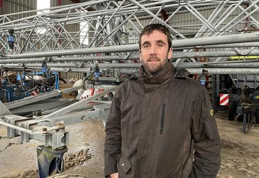 Sébastien Pichard possède trois rampes d'irrigation tractées par des enrouleurs qui lui permettent de mieux valoriser l'eau.