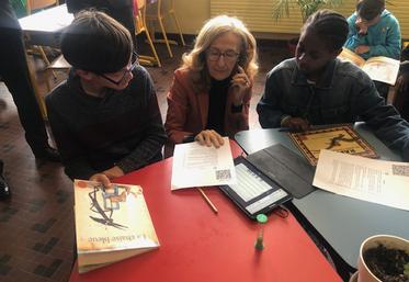 Nicole Belloubet s'est rendue dans les classes de l'école élémentaire Roger Painde Smarves.