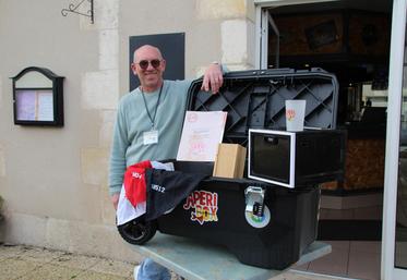 Xavier Delannoy installe l'aperibox, l'escape game des bons vivants dans la Vienne.