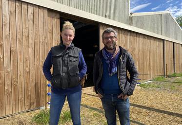 Charline Laguzet, responsable troupeau caprin du lycée de Melle et Denis Boulanger, directeur de l'exploitation.