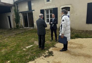 Le préfet de la Vienne, Jean-Marie Girier, a visité la maison Clark en présence de la sous-préfète, Bénédicte Cartelier et du maire, Jean-Guy Valette. 
