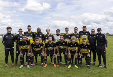 L'équipe 1 de Fleuré monte en 1ère division l'année prochaine.