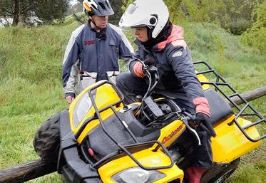 Lors de cette journée de formation, un test d'équilibre a permis de prendre conscience des limites du quad.
