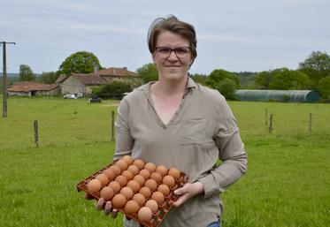 Delphine Moreau vend ses œufs en direct à la ferme (le jeudi de 17 heures à 18h30, le samedi de 10 à 11 heures), sur les marchés (Chabanais le jeudi, Montbron le vendredi, Chassenon le premier dimanche de chaque mois), dans des magasins de producteurs (Rochechouart) et à la Minute locale de Pressignac.