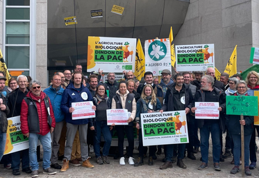 Les agriculteurs bio ont manifesté le 21 mai devant le siège de l'ASP à Limoges.