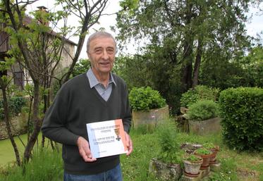 Jean Dubois sort très régulièrement des livres sur l'histoire d'Archigny, où il est né et a grandi.