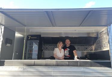 Roxane et Abdarrahman Wadih dans le food-truck : "Chez Wadih cheese naan".