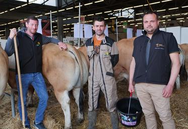 François, Guillaume, Clément, trois amis, trois éleveurs.