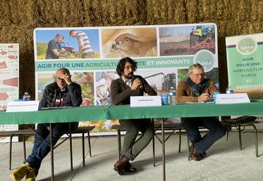 De g. à d. : Gilles Pichon, maire de Rom (liste Renaissance), Mattieu Manceau, adjoint au maire d'Airvault (liste Les Républicains), et Jean Collon (élu EELV à Parthenay). 