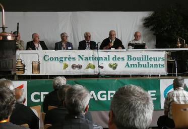 Les congressistes sont revenus en détail sur les évolutions qui doivent permettre d'impulser une nouvelle dynamique aux bouilleurs de cru et distillateurs ambulants.