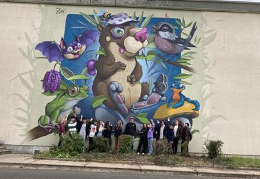 Ce sont les élèves qui suivent l'option arts visuels qui ont réalisé cette fresque.