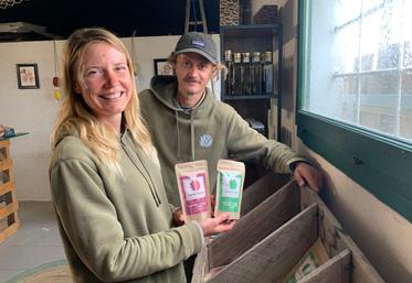 Ingrid Peperstraete et Florian Lucas ont créé leur entreprise « Lumi-Algues » en 2022.