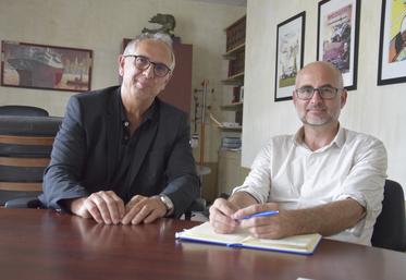 Marc Faillet, directeur général de la CCI Charente, et Frédéric Charpentier, responsable informations économiques.