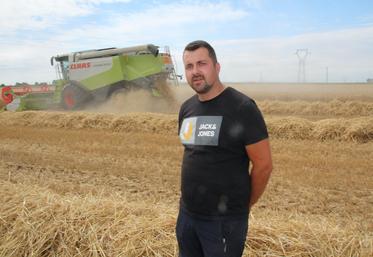 Sur l'exploitation de Pierre-Elie Simonnet, la récolte des blés a commencé il y a une semaine.