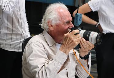 Le photographe Yann Arthus-Bertrand a installé son studio à Fléac, les 11 et 12 juillet à l'agence Agape.