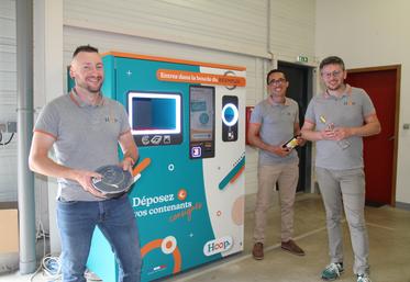 Trois des 4 associés de Hoop. Le fondateur, Julien Morvan (à droite) et Vincent Lebon (à côté) et Simon Grollier. Ils recherchent des partenaires (GMS ou autres magasins) pour tester leur solution de collecte grandeur nature.