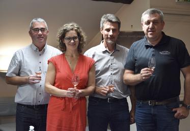 Pascal Guilloton, Amy Pasquet, Philippe Guérin et Philippe Chat sont les représentants du Comité national du pineau des Charentes.