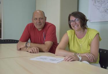 Philippe Vergnaud, adjoint au commerce d'Angoulême, boulanger à Saint-Cybard, et Émeline Fouché, manager du commerce.