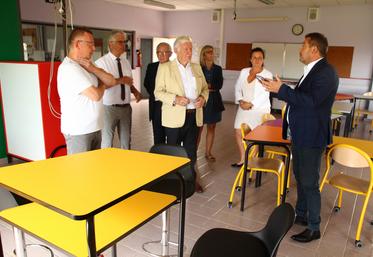 Lundi, des élus du Département, conduits par Alain Pichon, sont allés dans les collèges de Saint-Gervais-Les-Trois-Clochers, L'Isle-Jourdain, et Saint-Savin (photo).