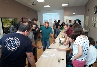 Lors de l'AG, participation à l'animation "Boule de neige", pour répondre à la question : " Quelles valeurs souhaiteriez-vous voir apparaître dans les statuts du Civam Gâtine ?"