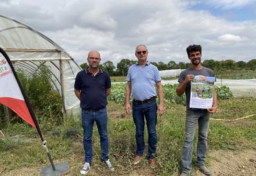 Florent Simmonet (Niort Agglo), Jean-Marc Renaudeau (CA 17-79) ont sollicité les associés de la Ferme de la Noue (ici, Simon Briand) pour accueillir les curieux le 8 septembre.