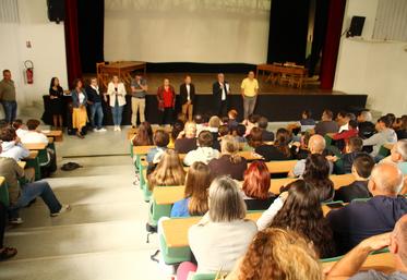  Les élèves ont été reçus dans l'amphithéâtre du lycée de Venours.