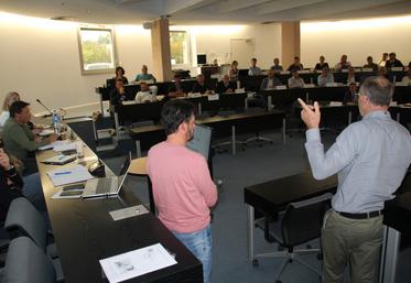 La salle Xavier Bernard était comble, le 25 septembre, pour aborder les difficultés actuelles que traverse le secteur agricole.