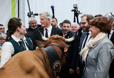 Michel Barnier en visite au Sommet de l'élevage, le 4 octobre, aux côtés d'Annie Genevard et Antoine Armand, ministre de l'économie.