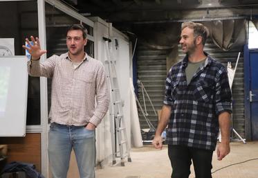 Baptiste Brigot, coprésident, et Tibère Pellet, porte-parole de l'association Paysans Charente Bio.