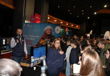 Le 1er forum des métiers de l'industrie qui se tenait la semaine dernière à Châtellerault avait vocation à présenter les entreprises industrielles du territoire.