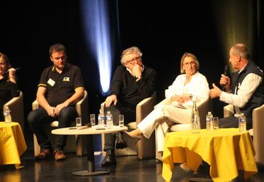 François Turpeau, président de la CR86, a participé aux discussions avec Michel Onfray et Véronique le Floch.