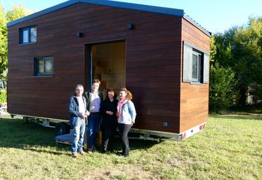 La 1ère tiny house de Poitou Habitat jeunes a été installée à Sèvres-Anxaumont. Les communes ou les propriétaires privés, intéressés pour recevoir de façon périodique une tiny house peuvent contacter l'association.