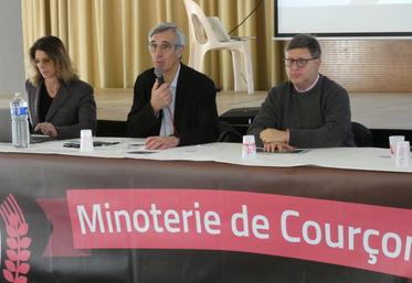 La collecte de cette année est la plus mauvaise qu'ait pu faire la coopérative, a prévenu Luc Servant (à gauche, aux côtés du directeur Christophe de Hercé).