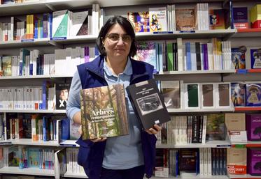 Parmi les livres suggérés par Nathalie Cheramnac : "Arbres remarquables de Nouvelle-Aquitaine" et "La Charente limousine se libère".