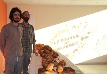 Baptiste Boittiaux et Antoine Dupouy sont deux des 4 associés autour de la reprise de la boulangerie de Romagne. 