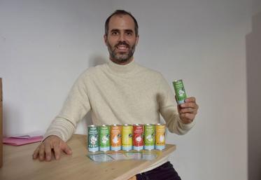 Jérémie Cossurel présente sa gamme de bouillons en poudre. Il existe 7 recettes.