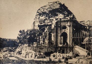 Ouvrage emblématique de la station balnéaire à la Belle-Époque, le casino de Royan avait été le plus grand de France. Il ne survécut pas aux bombardements.
