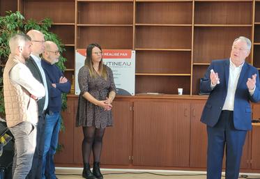 Thierry Bosne (à droite) témoignait de l'action de l'association 60 000 rebonds dans son parcours, devant des acteurs économiques de la Vienne. Lise Risse est la coordinatrice de développement territorial pour la Vienne.