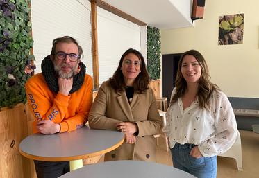 Les enseignants Fabien Capezutti, Laetitia Gouget et Sarah Vedrine sont à l'initiative de ce projet.