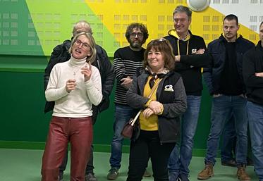 Véronique Le Floc'h, la présidente nationale de la Coordination rurale, aux côtés de Lætitia Plumat, tête de liste départementale aux élections à la Chambre d'agriculture de Charente.