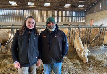 Éric Berbudeau accueille régulièrement des stagiaires, ici avec Harmonie Pétorin.