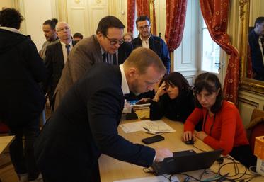 Peu de suspens au moment des résultats, puisque la CR 16 est toujours restée en tête lors du dépouillement des votes papier, suivi du mixage électronique.