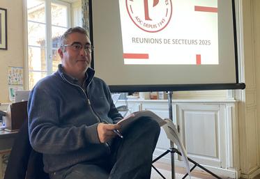 Pascal Guilloton, le président du Syndicat des producteurs de pineau, lors de la réunion de secteur à Val-de-Cognac, chez les cognacs Bourgoin.
