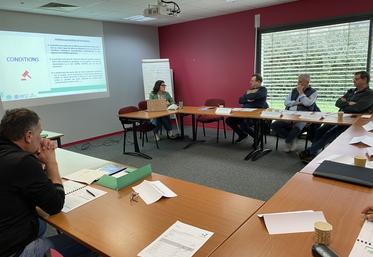 L'ensemble du service juridique anime la formation, ici la juriste en droit rural Lou Souché-Guillot.