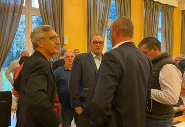 Luc Servant, Cédric Tranquard, Denis Mousseau en discussion après les résultats.