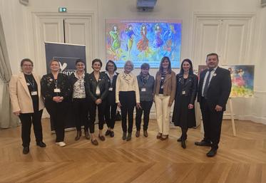 Huit femmes sont intervenues, avant la conclusion d'Alain Pichon et d'Élisabeth Morin-Chartier. 